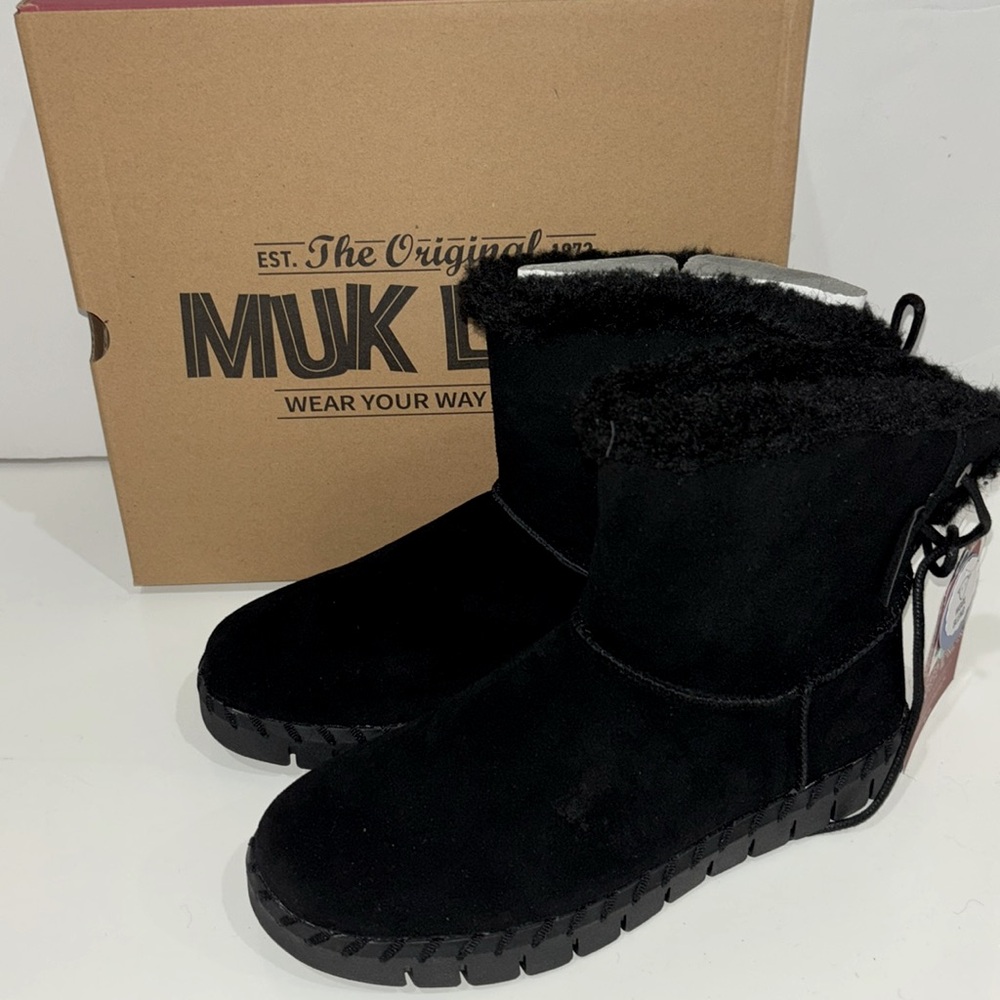 NIB Muk Luke Black Suede Ankle Bootie - 7